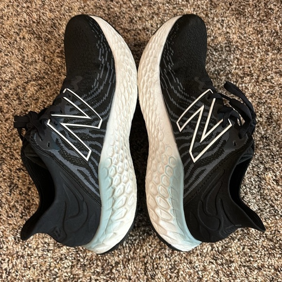 New Balance 1080 v11 - Picture 2 of 5